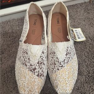 NWT Toms White Lace Mini Floral Belmont Flats Wedding slip on